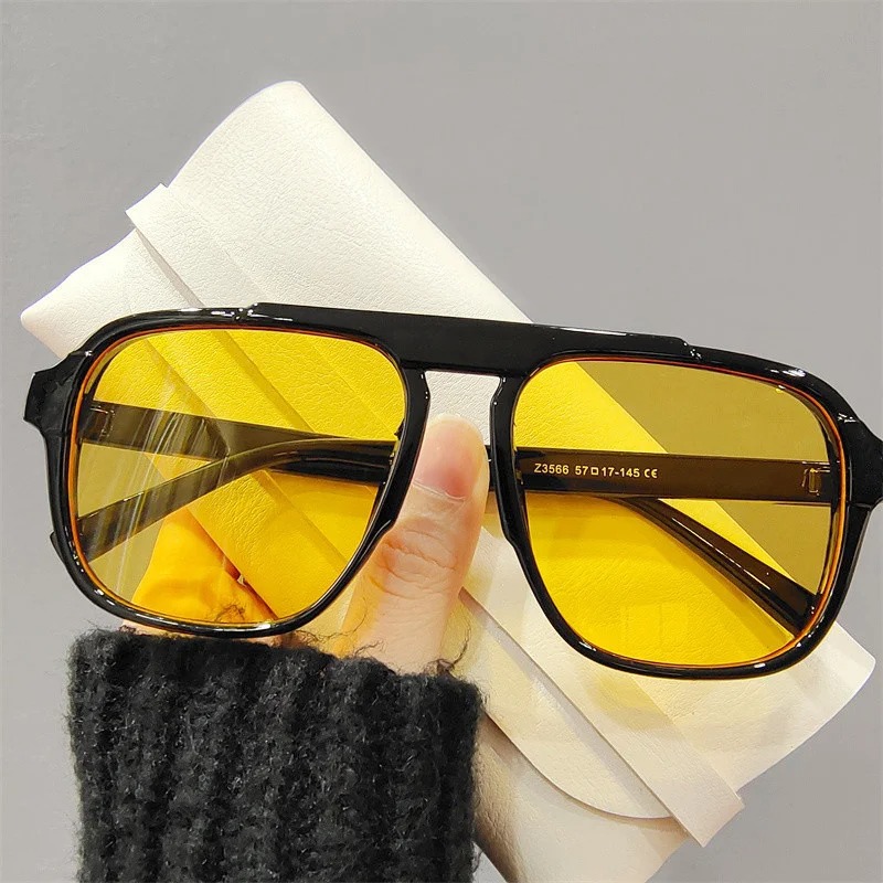 Vintage Fashion Images - Nuovi Occhiali da Sole Oversize Classici
