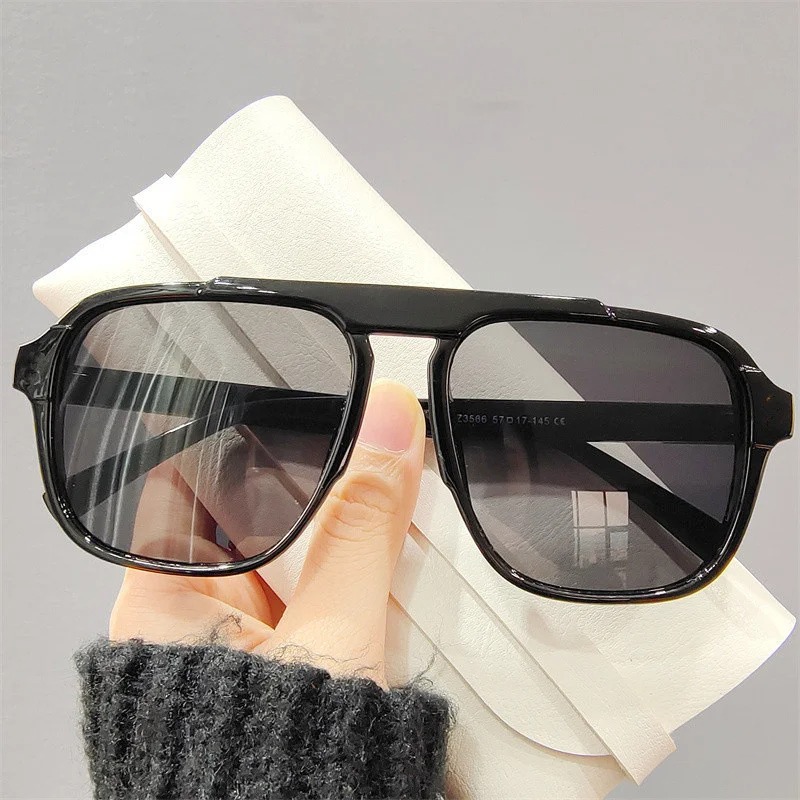 Nuovi Occhiali da Sole Oversiz - Vintage Fashion Images recensione e prezzo