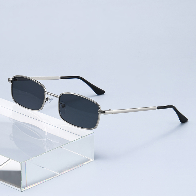 Occhiali da Sole Punk alla Mod - Vintage Fashion Images recensione e prezzo