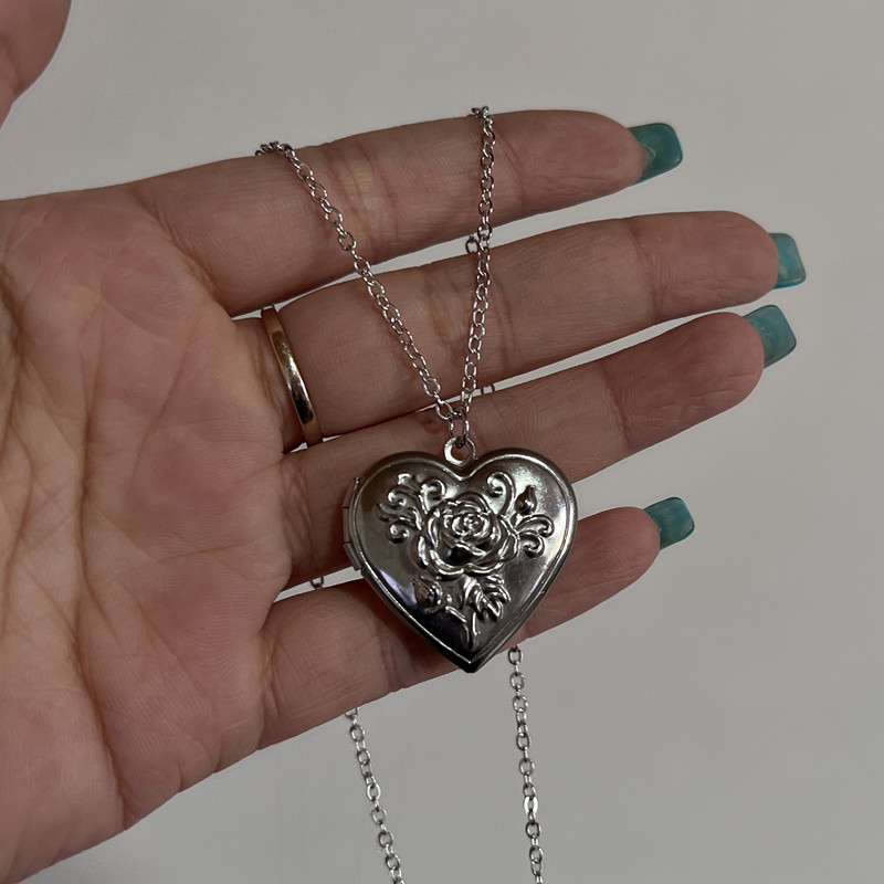 Collana con ciondolo con corni - Vintage Fashion Photos recensione e prezzo